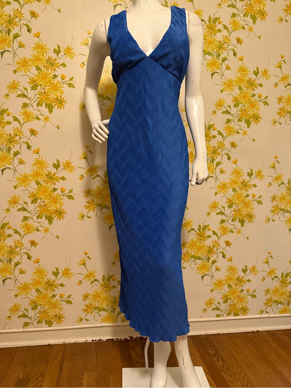 Le Lis Blue Sleeveless V-Neck Midi Dress size M